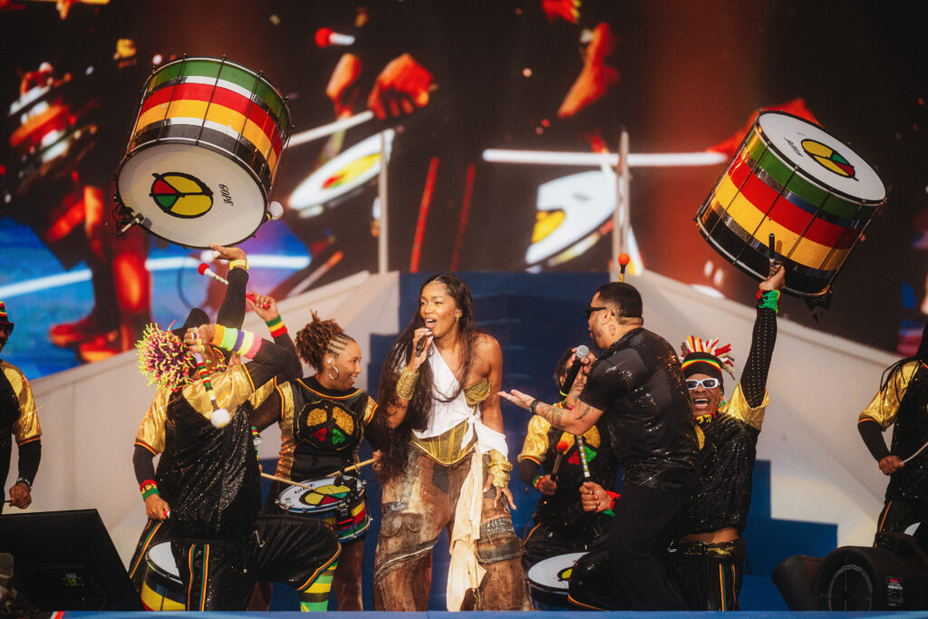 ANENDFOR_TT25_SKY_IZA_017-1024x683 Último dia do The Town 2025 reúne Katy Perry, Camila Cabello, J Balvin, IZA