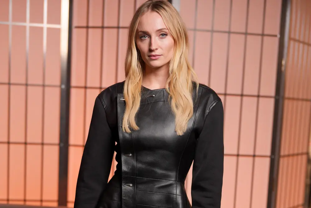 P1010JW8 Sophie Turner viverá Lara Croft em nova série Tomb Raider do Prime Video
