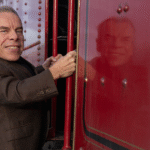 Warwick Davis retorna como Flitwick