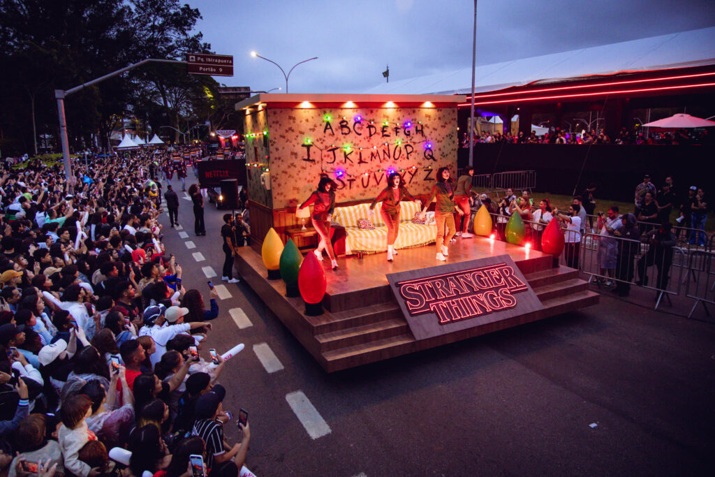 ST5PARADE_20251123-EVENT-MarcosSerraLima_7798-1024x683 Parada Estranha reúne fãs de Stranger Things em SP