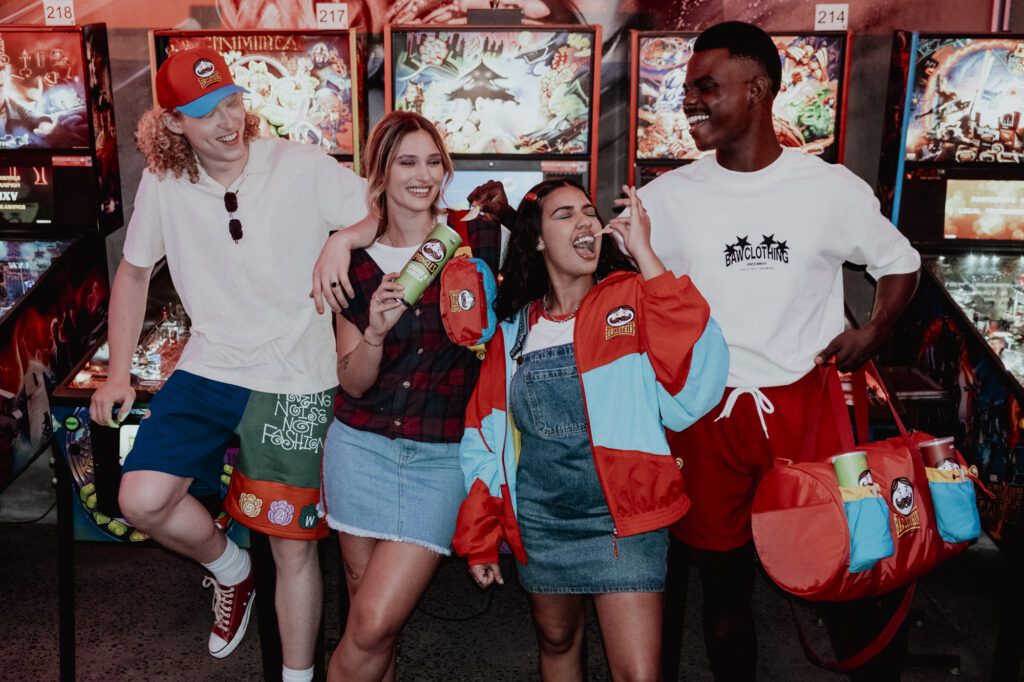 COLLAB_01-1-1024x682 Pringles ativa nostalgia pop e mira geração Z com campanha retrô