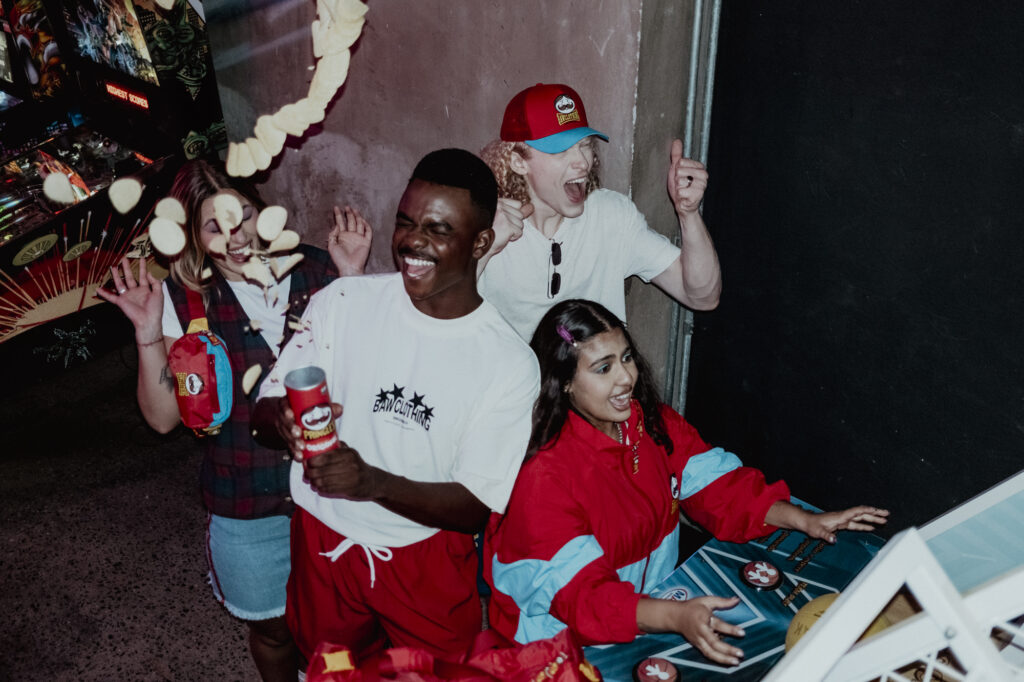 COLLAB_02-1-1024x682 Pringles ativa nostalgia pop e mira geração Z com campanha retrô