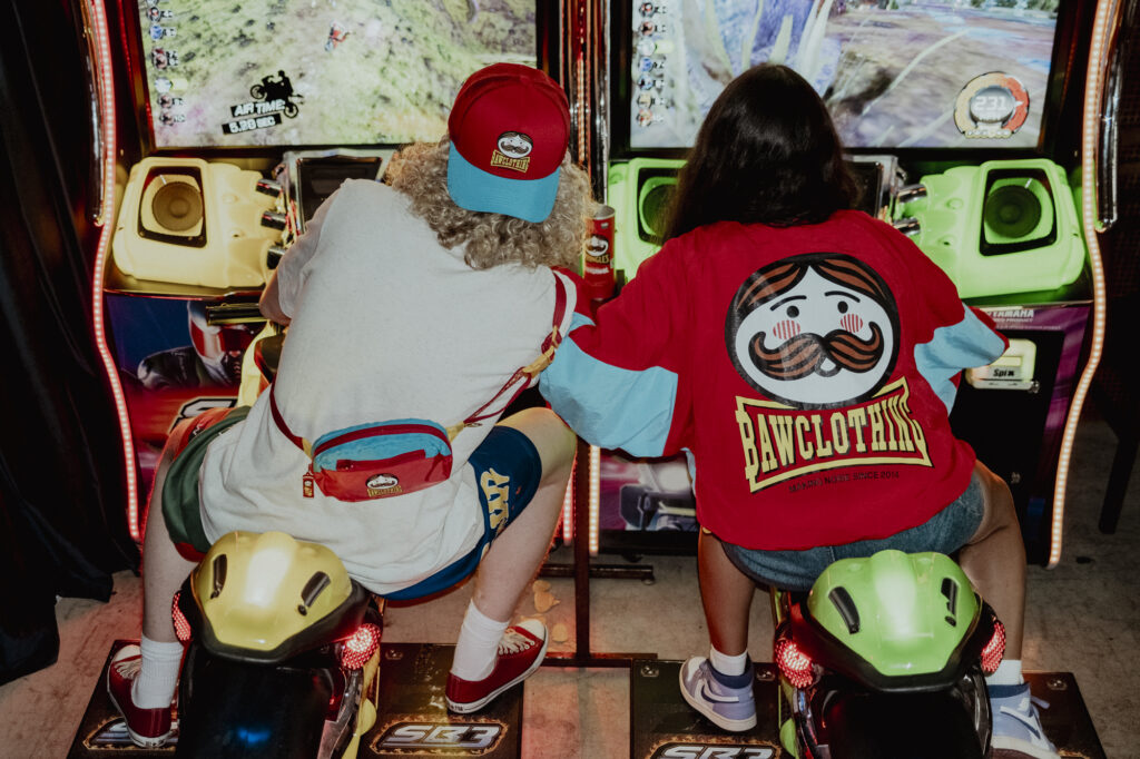 COLLAB_04-1-1024x682 Pringles ativa nostalgia pop e mira geração Z com campanha retrô