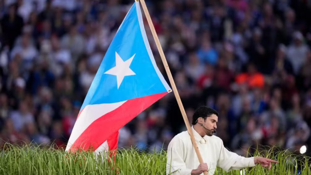 Post-LazCult-43-1024x576 Bad Bunny faz história no Super Bowl com celebração da cultura latina