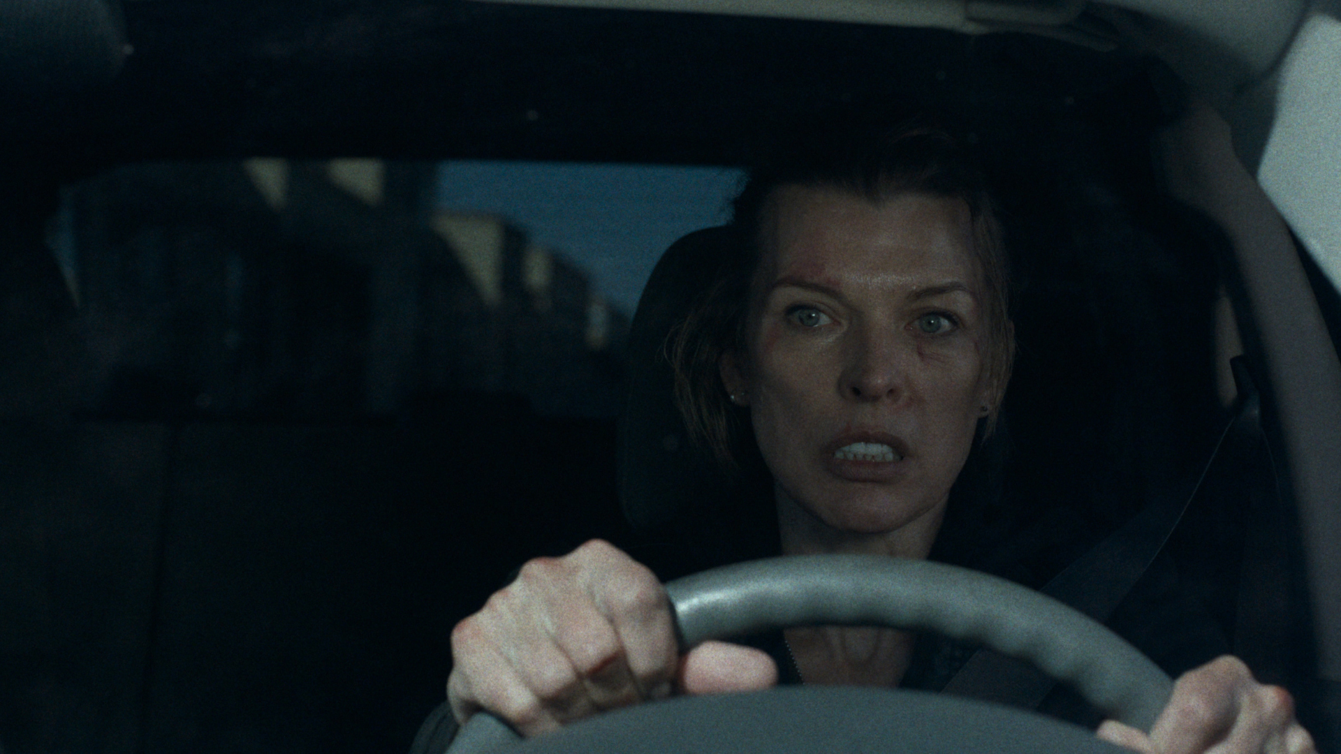 Vingadora: novo filme de Milla Jovovich chega aos cinemas em março