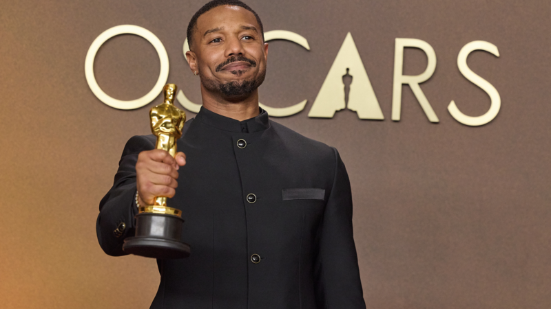 Michael B. Jordan celebra vitória no Oscar 2026