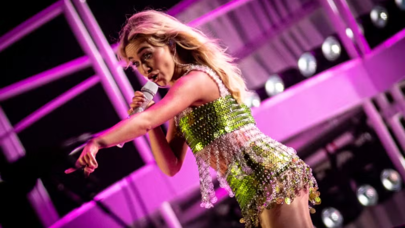 Sabrina Carpenter lidera Lollapalooza 2026 e vira fenômeno