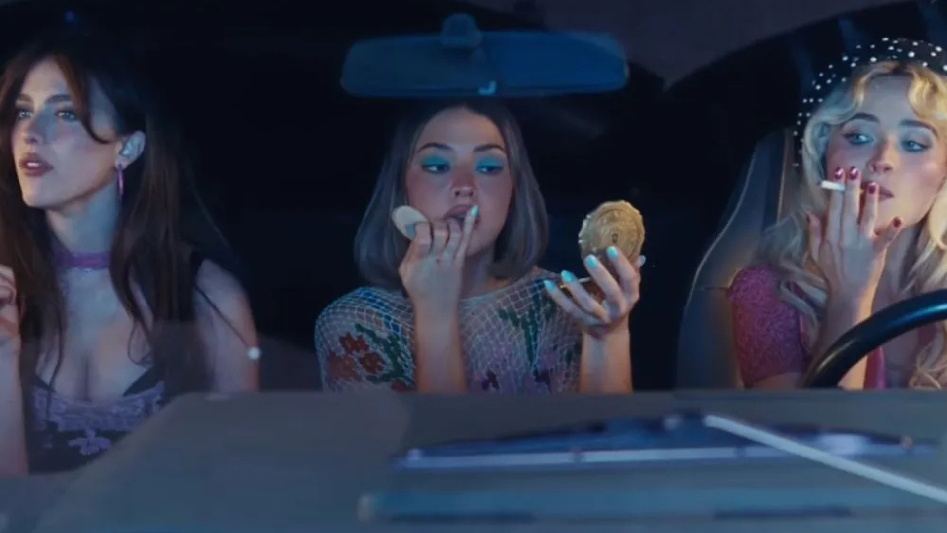 Sabrina Carpenter divulga teaser de “House Tour” e confirma clipe com Margaret Qualley