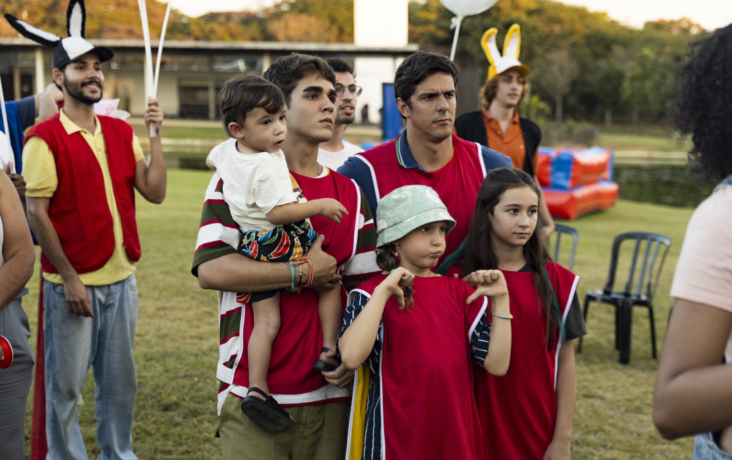Crítica: “Um Pai em Apuros” aposta no caos familiar e acerta ao segurar o riso