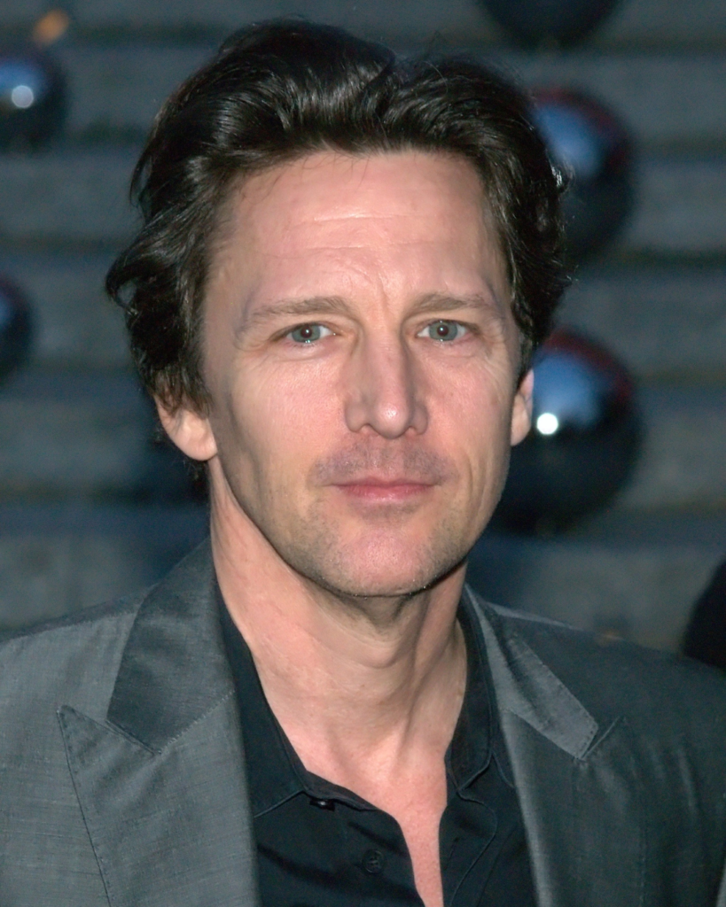 Vencedores-2026-04-09T200020.266-819x1024 Wandinha amplia elenco e confirma novos nomes para a 3ª temporada