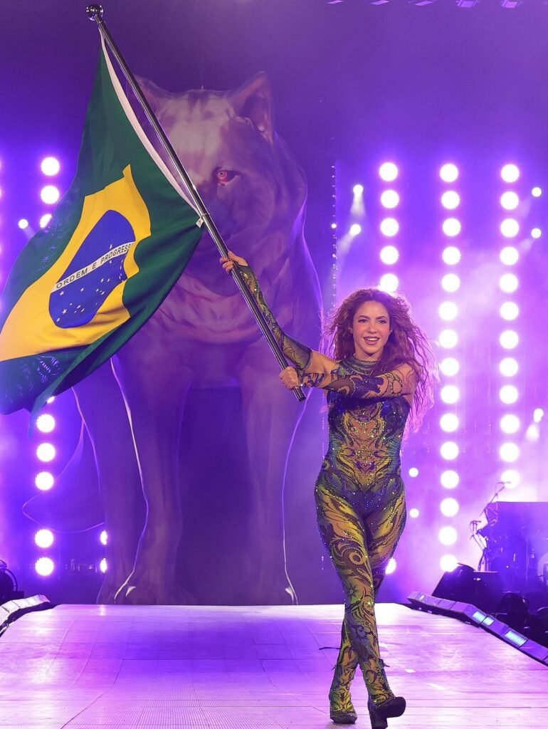 Nao-consegui-dormir.-Emocao-demais.O-que-aconteceu-ontem-a-noite-no-Rio-foi-inesquecivel-e-arrep-2-770x1024 Shakira reúne 2 milhões de pessoas em Copacabana e faz histórico na maior apresentação de sua carreira