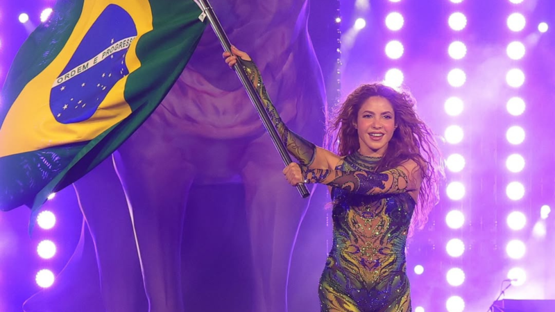 Shakira reúne 2 milhões de pessoas em Copacabana e faz histórico na maior apresentação de sua carreira
