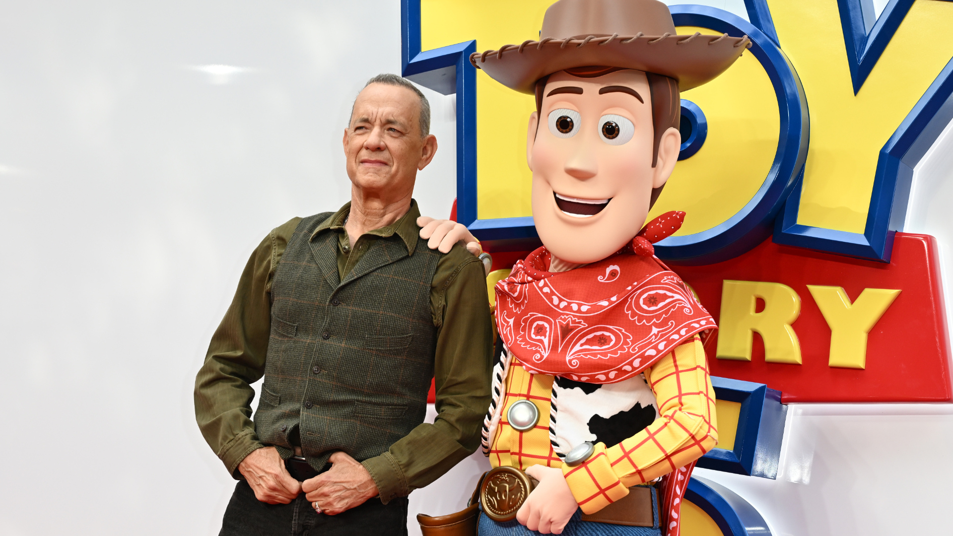 Tom Hanks comenta futuro de Woody e volta a alertar sobre uso de IA em Hollywood