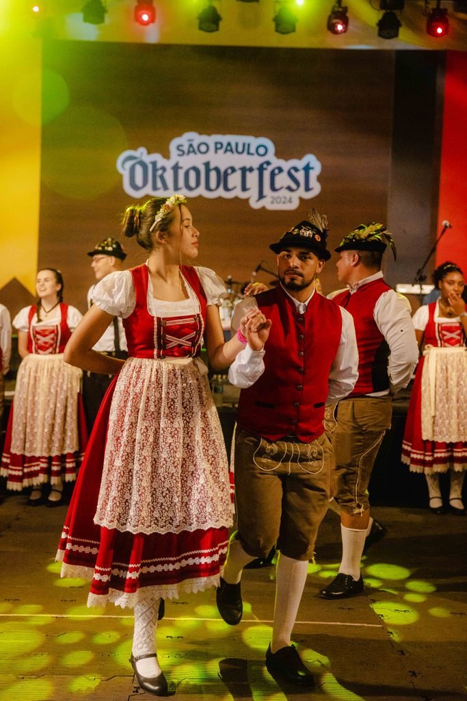 241018_IMM_OKTOBERFEST_@VANSBUMBEERSFOTO-5581-683x1024 Oktoberfest: música e tradição ocupam o centro da festa