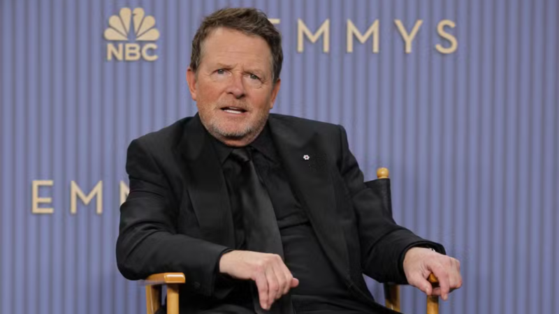 Michael J. Fox recebe prêmio humanitário no Emmy 2026