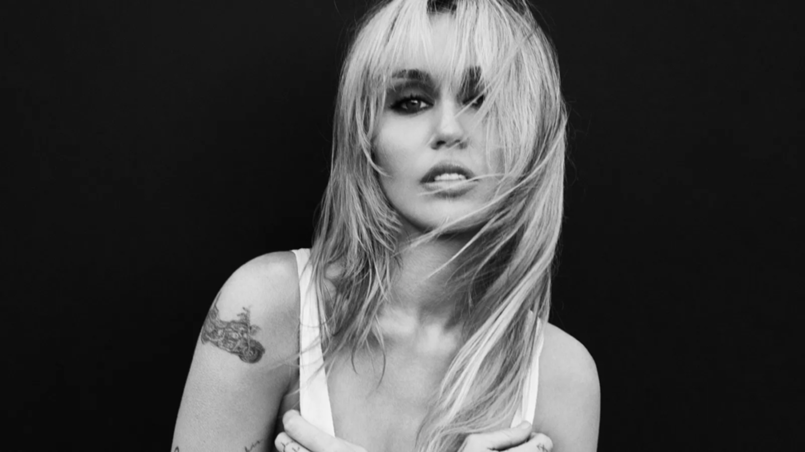 Miley Cyrus lança Bass Persuades e registra alta de 115% nos streams