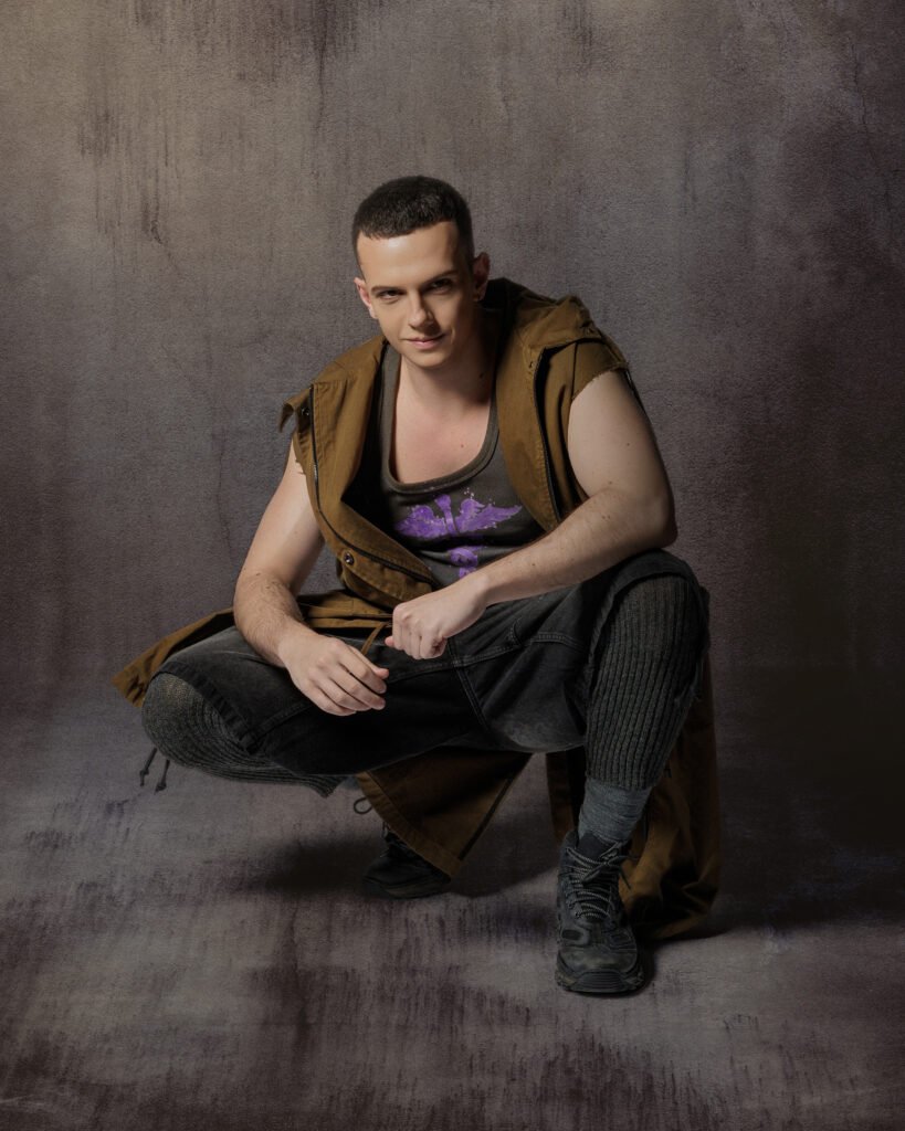 Rodrigo-819x1024 Percy Jackson: musical ganha novas fotos do elenco caracterizado